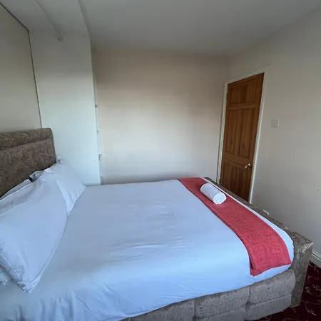 Unwind In Comfort At Cosy Caradus Your 4 Bedroom Sweet Home! * Birmingham