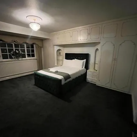 Unwind In Comfort At Cosy Caradus Your 4 Bedroom Sweet Home! Villa *