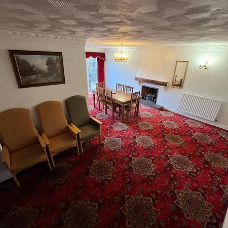 Villa Unwind In Comfort At Cosy Caradus Your 4 Bedroom Sweet Home! Birmingham