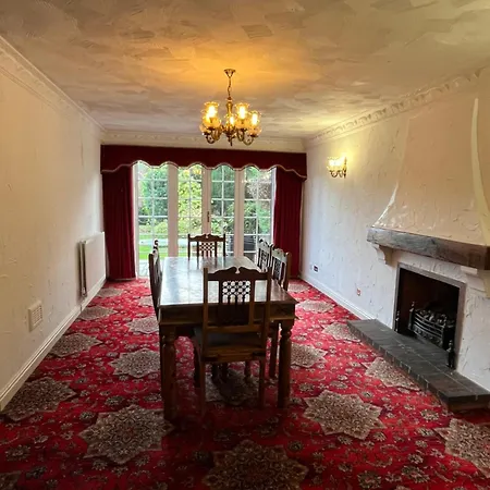 Villa Unwind In Comfort At Cosy Caradus Your 4 Bedroom Sweet Home! Birmingham