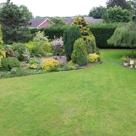 Unwind In Comfort At Cosy Caradus Your 4 Bedroom Sweet Home! *